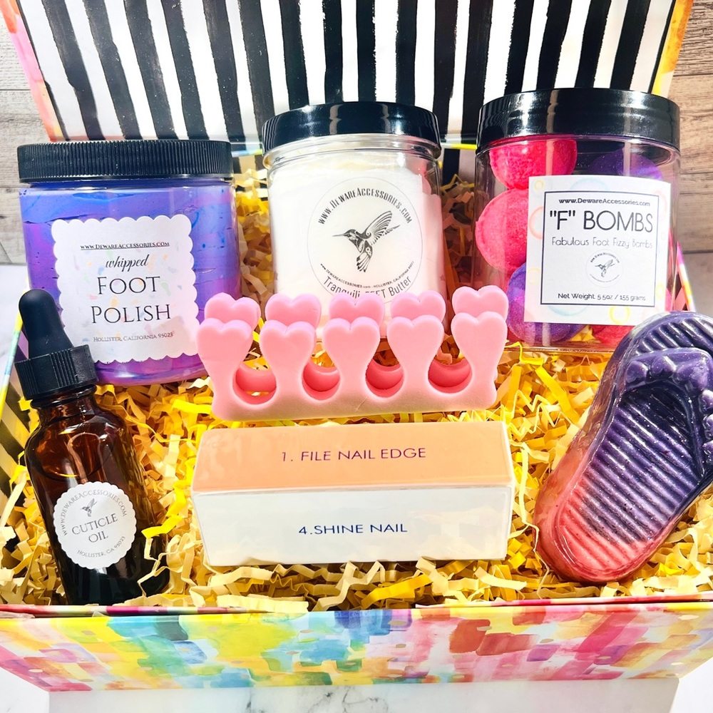 Pamper & Polish Pedicure Gift Set - Relax your tired feet with this Pedicure set